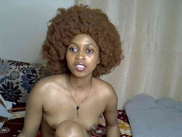 PetiteCaramel webcam