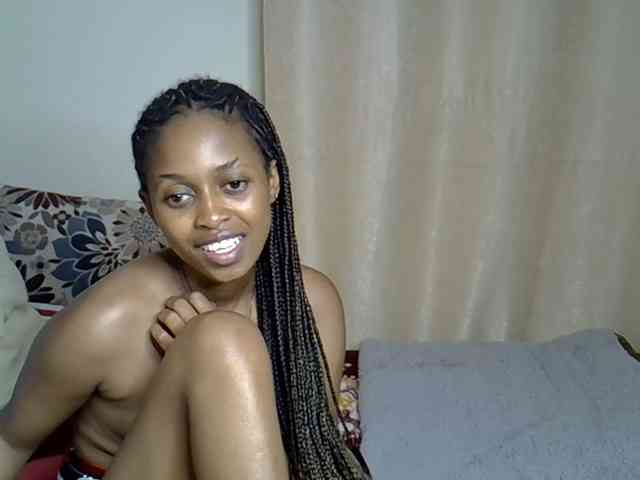 PetiteCaramel webcam