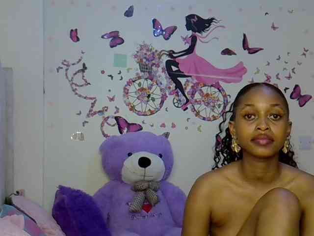 PetiteCaramel webcam