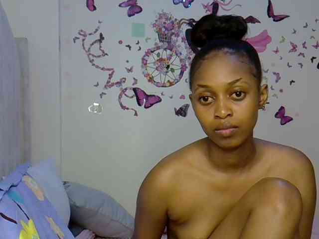 PetiteCaramel webcam