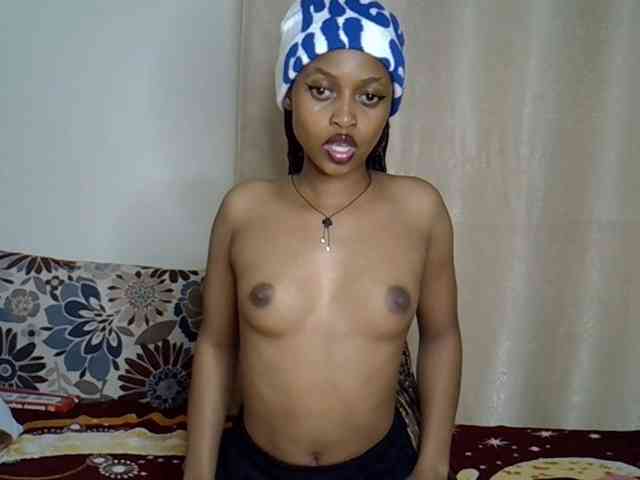 PetiteCaramel webcam