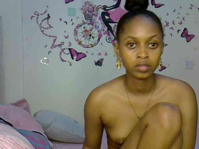 PetiteCaramel webcam