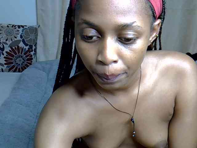 PetiteCaramel webcam