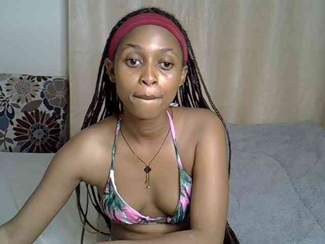 PetiteCaramel webcam