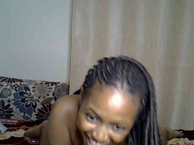 PetiteCaramel webcam