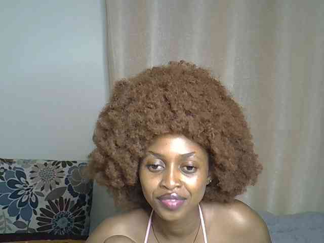 PetiteCaramel webcam