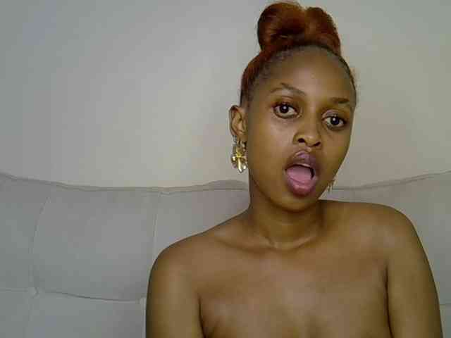 PetiteCaramel webcam