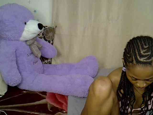 PetiteCaramel webcam