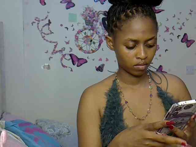 PetiteCaramel webcam