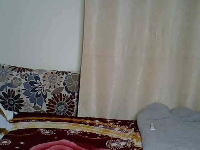 PetiteCaramel webcam