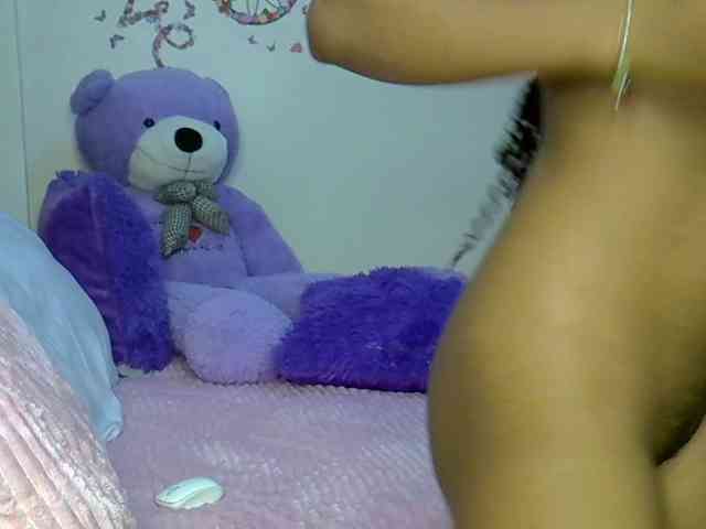 PetiteCaramel webcam