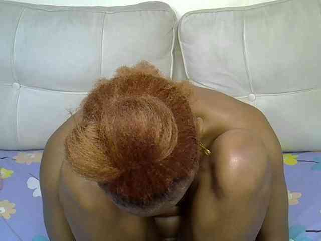 PetiteCaramel webcam