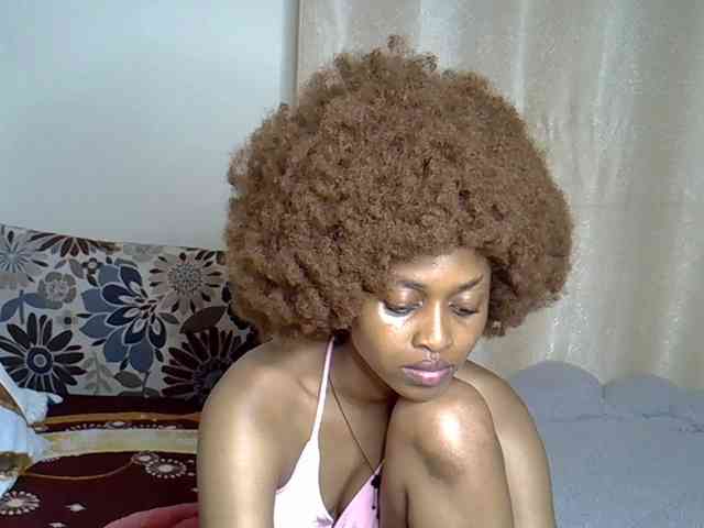 PetiteCaramel webcam