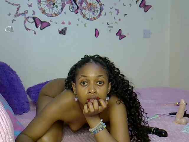 PetiteCaramel webcam