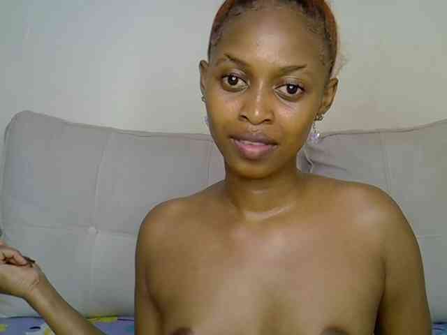 PetiteCaramel webcam