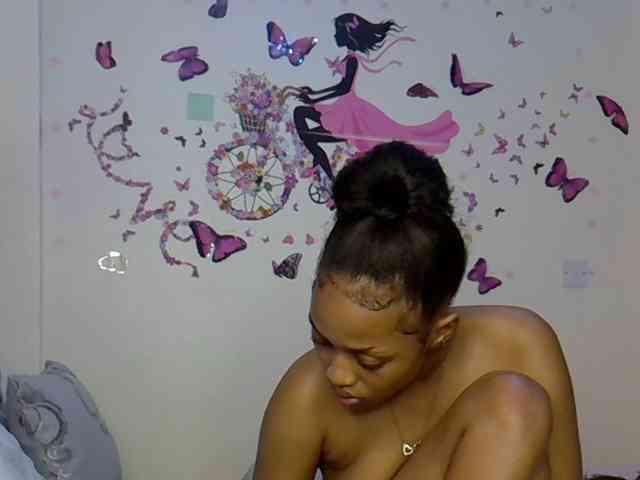 PetiteCaramel webcam