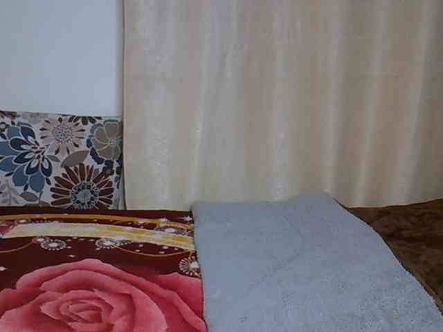 PetiteCaramel webcam