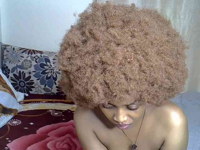 PetiteCaramel webcam