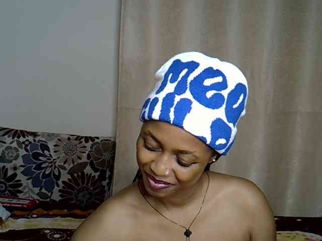 PetiteCaramel webcam