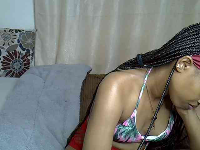 PetiteCaramel webcam