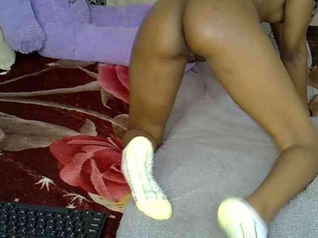 PetiteCaramel webcam