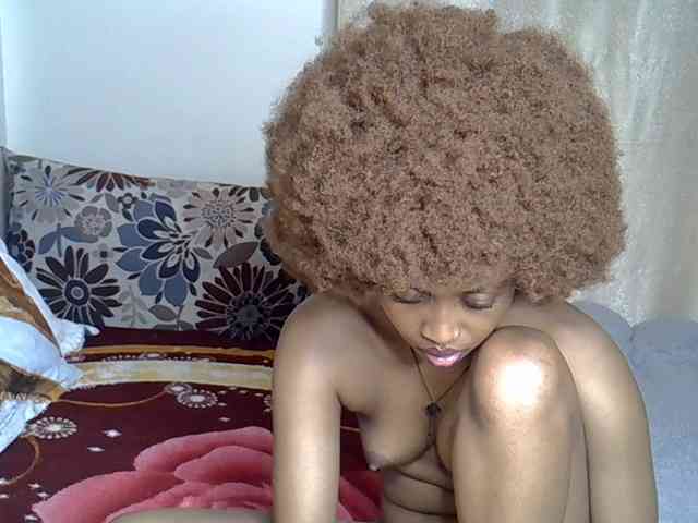 PetiteCaramel webcam