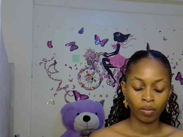 PetiteCaramel Live Webcam on BongaCams