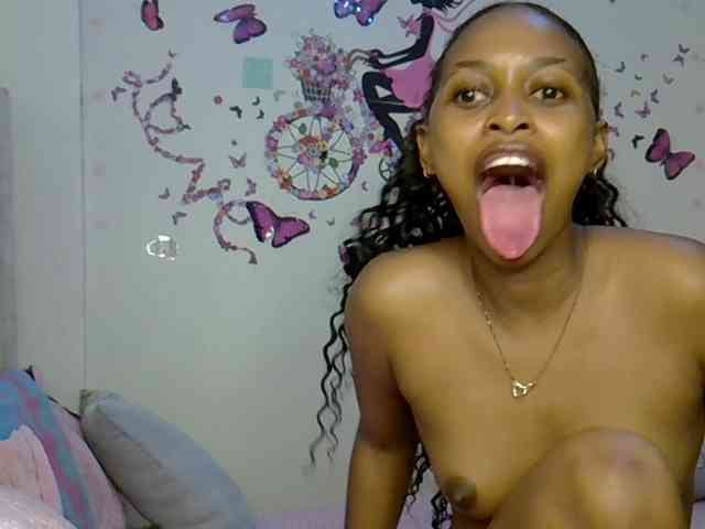 PetiteCaramel webcam