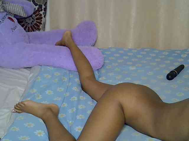 PetiteCaramel webcam