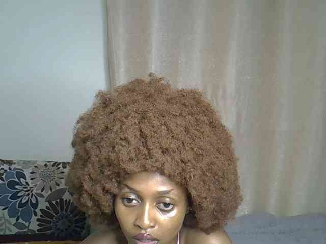 PetiteCaramel webcam