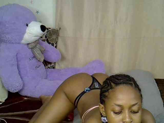 PetiteCaramel webcam