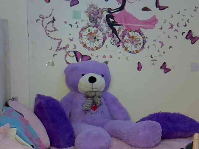 PetiteCaramel webcam