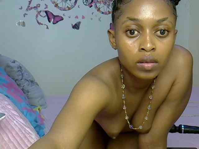 PetiteCaramel webcam