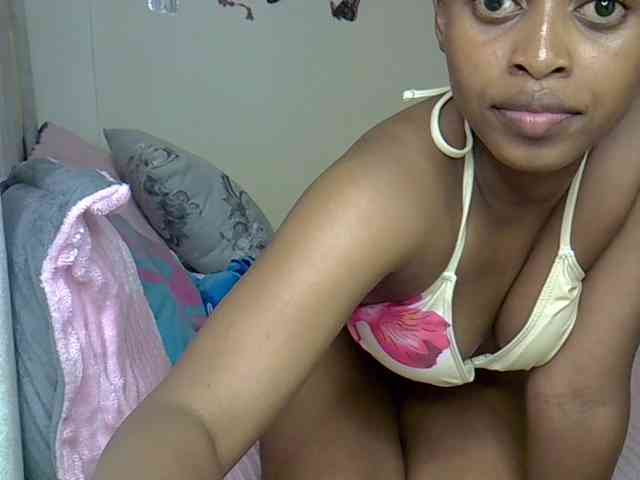 PetiteCaramel webcam