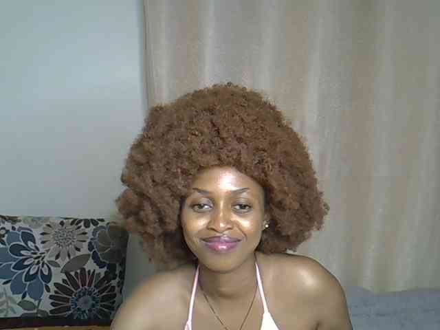 PetiteCaramel webcam