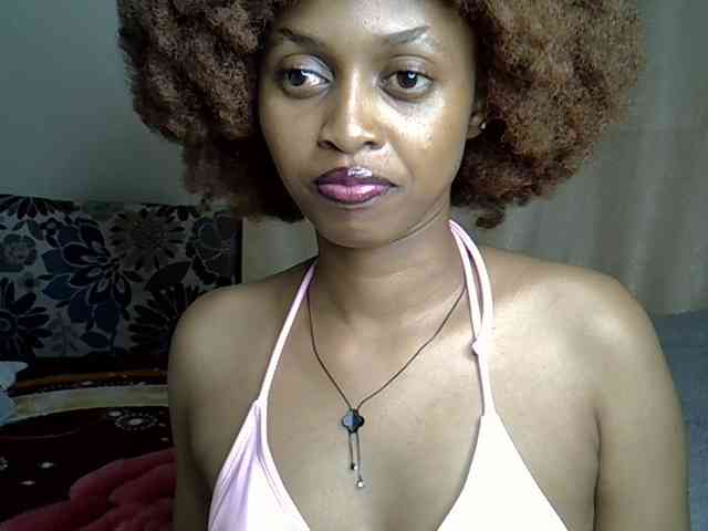 PetiteCaramel webcam