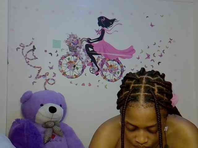 PetiteCaramel webcam