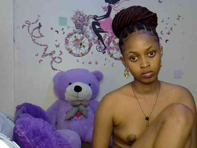 PetiteCaramel webcam