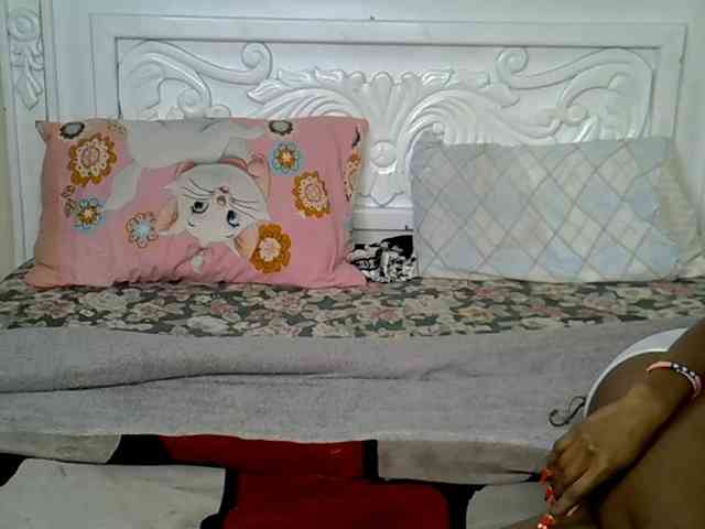 PetiteBunnny webcam