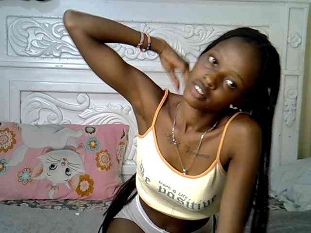 PetiteBunnny webcam