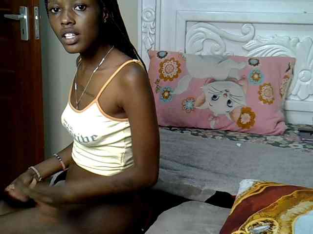PetiteBunnny webcam