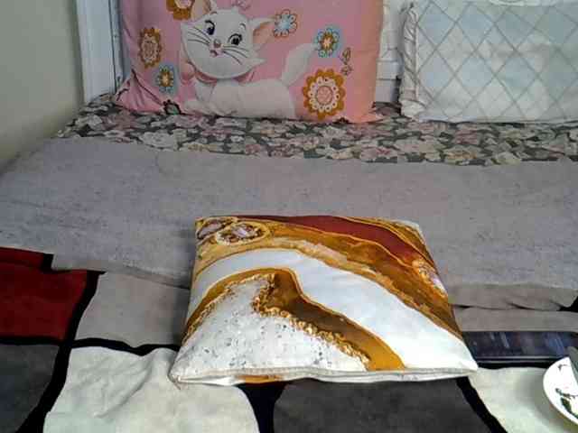 PetiteBunnny webcam