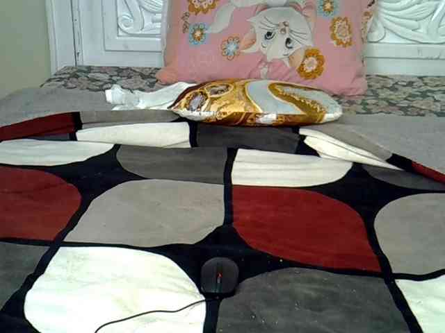 PetiteBunnny webcam