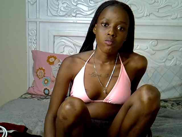 PetiteBunnny webcam