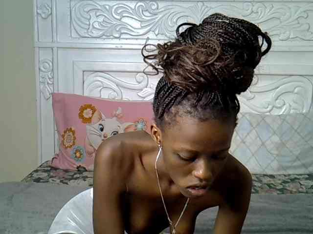 PetiteBunnny webcam