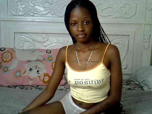 PetiteBunnny webcam