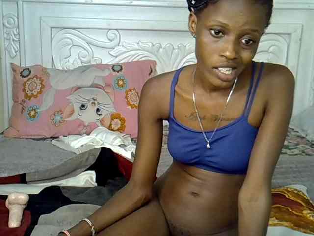 PetiteBunnny webcam