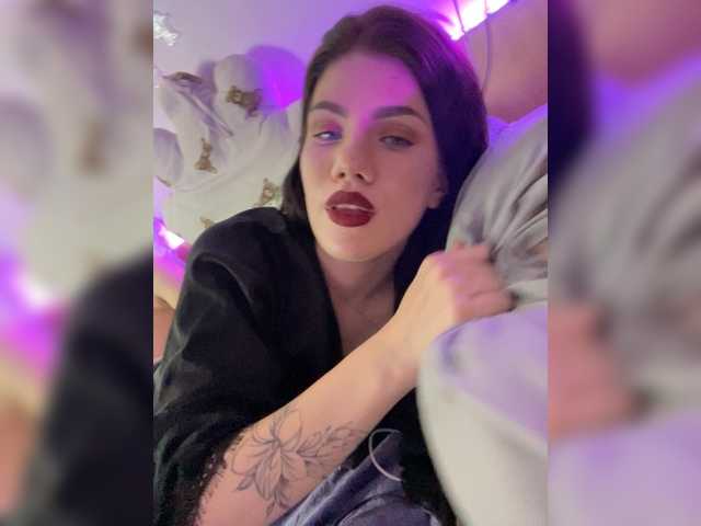 Gorgeous AlissaLexx wants you to fuck their body now AlissaLexx from BongaCams
