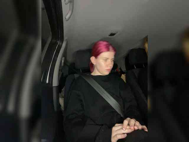 NiMfOmAnKA_s_Saskoj webcam