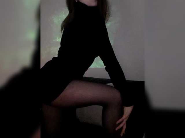 le modèle RoyalAngel est en webcam porno dans un show sur le site bongacams, il possède les tags suivants: White/Caucasian,Blonde,Shaved